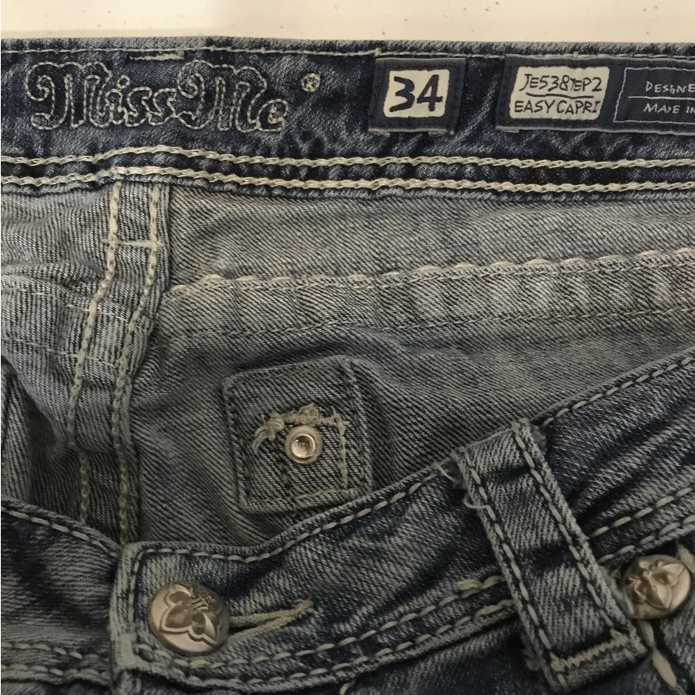 Vintage Miss Me Blue Embellished Easy Capri Cut Jeans size 34 x 20 1/2 - Picture 9 of 11